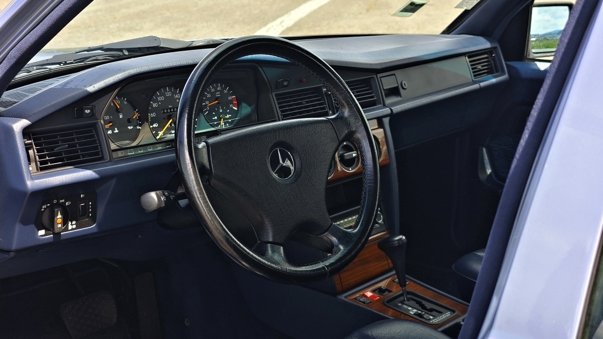mercedes-benz-190-e-w201-36