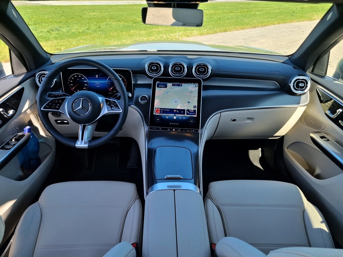 mercedes-benz-glc-2025-16