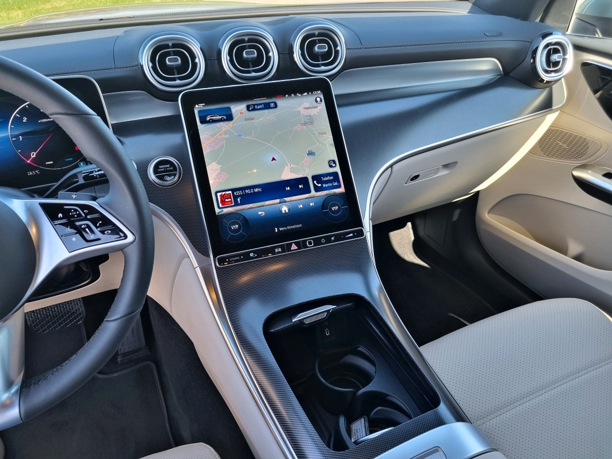 mercedes-benz-glc-2025-17