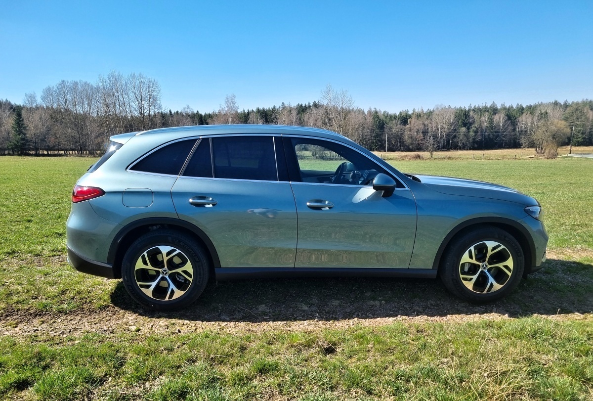 mercedes-benz-glc-2025-6