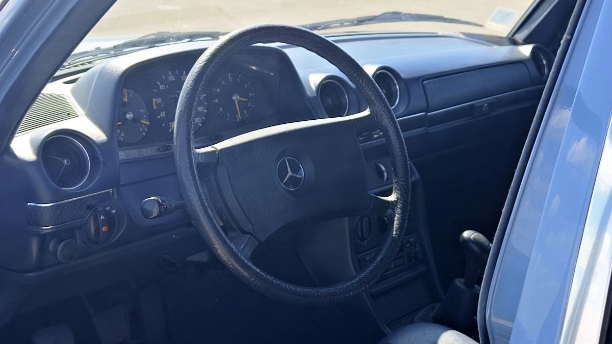 mercedes-benz-w123-16