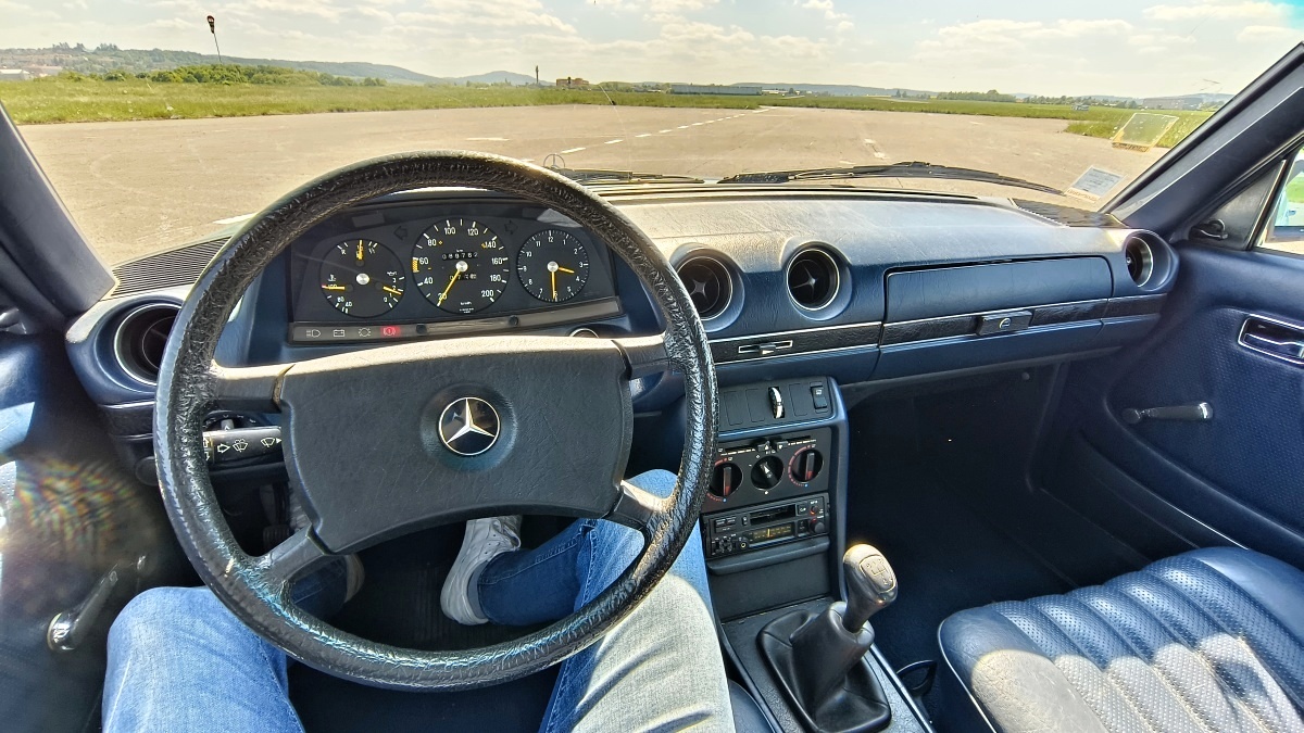 mercedes-benz-w123-24