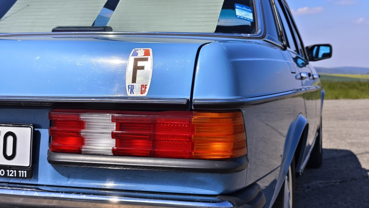 mercedes-benz-w123-33