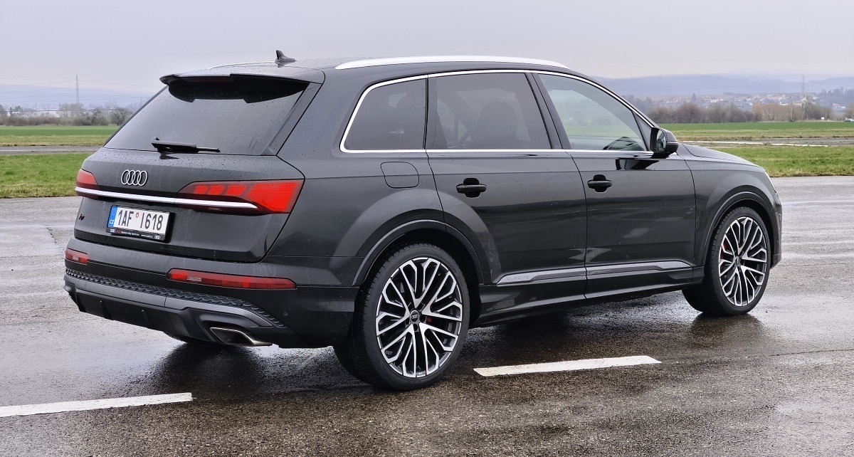 audi-q7-2025-41