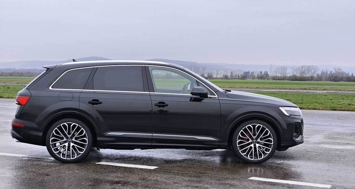 audi-q7-2025-42