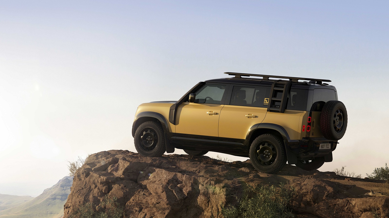 defender_26my_trophy_edition_yellow