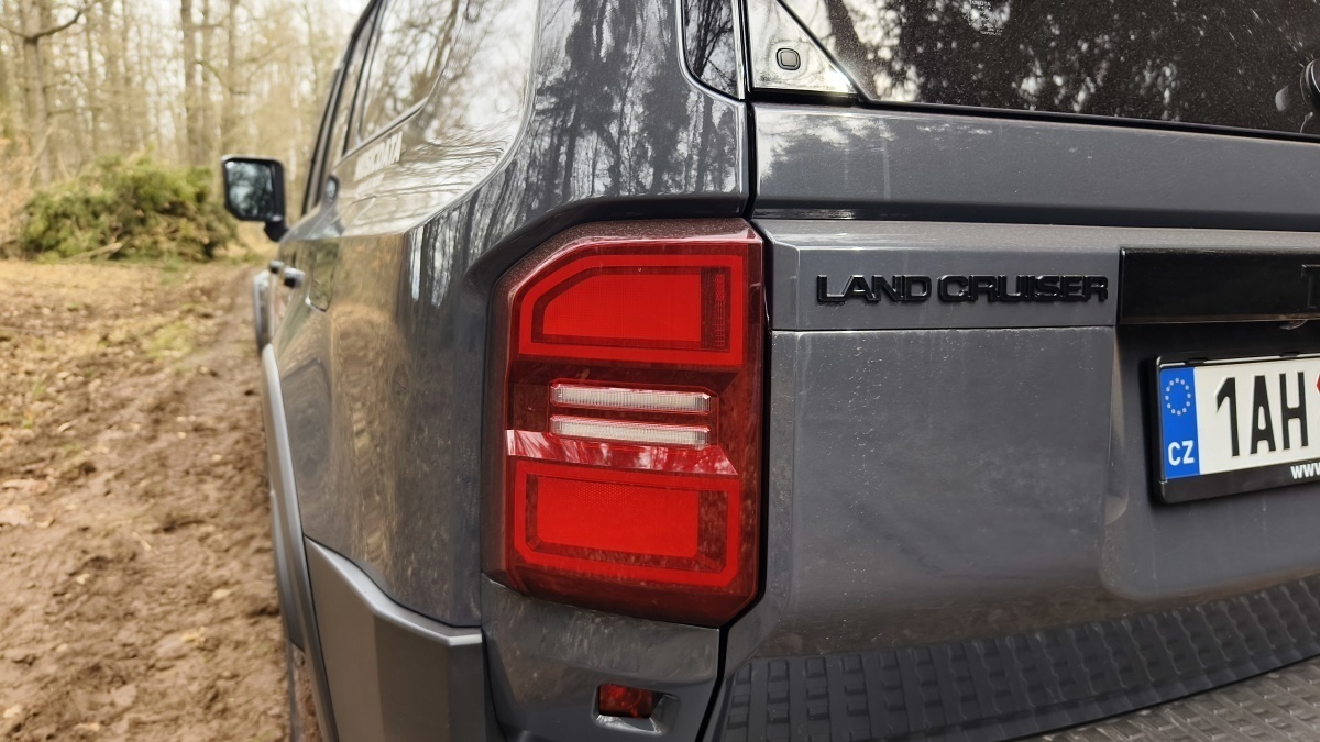 toyota-land-cruiser-2025-10