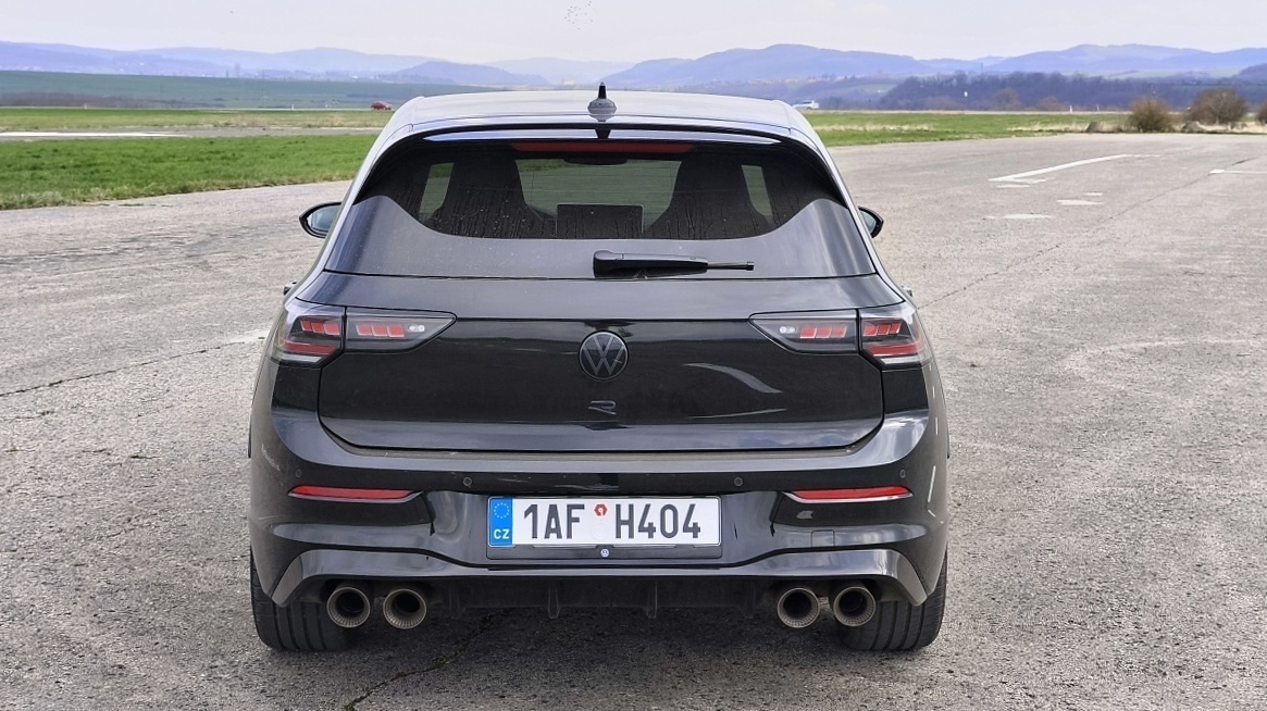 volkswagen-golf-r-2025-21