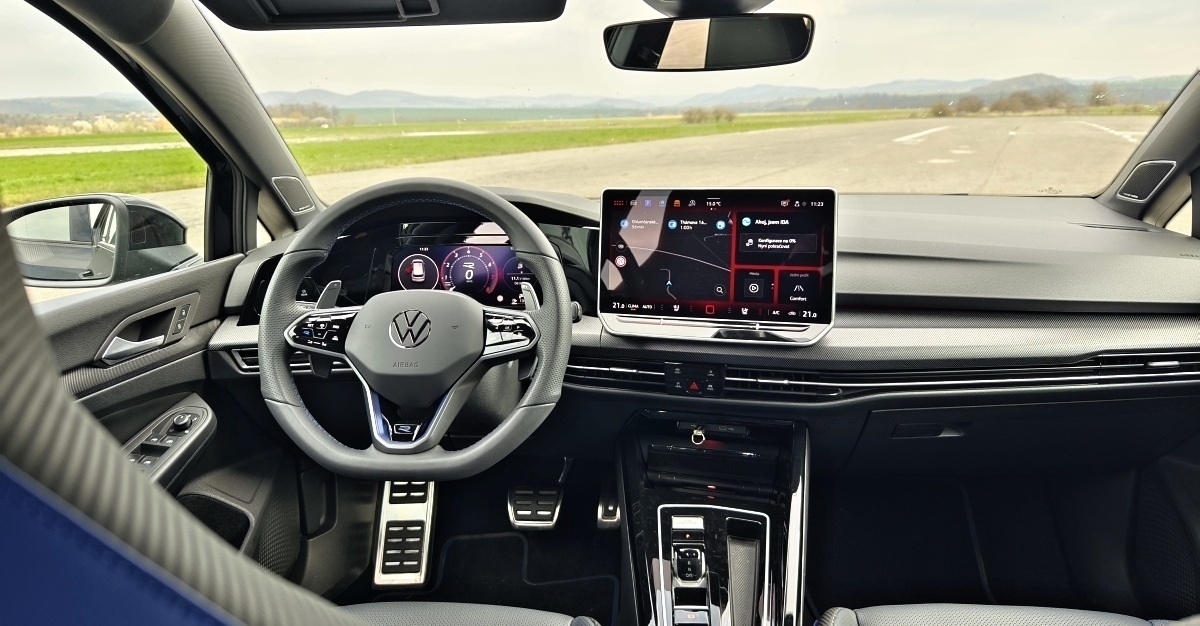volkswagen-golf-r-2025-35