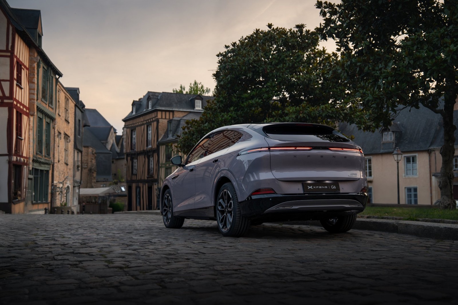 xpeng-g6-in-le-mans-city-2