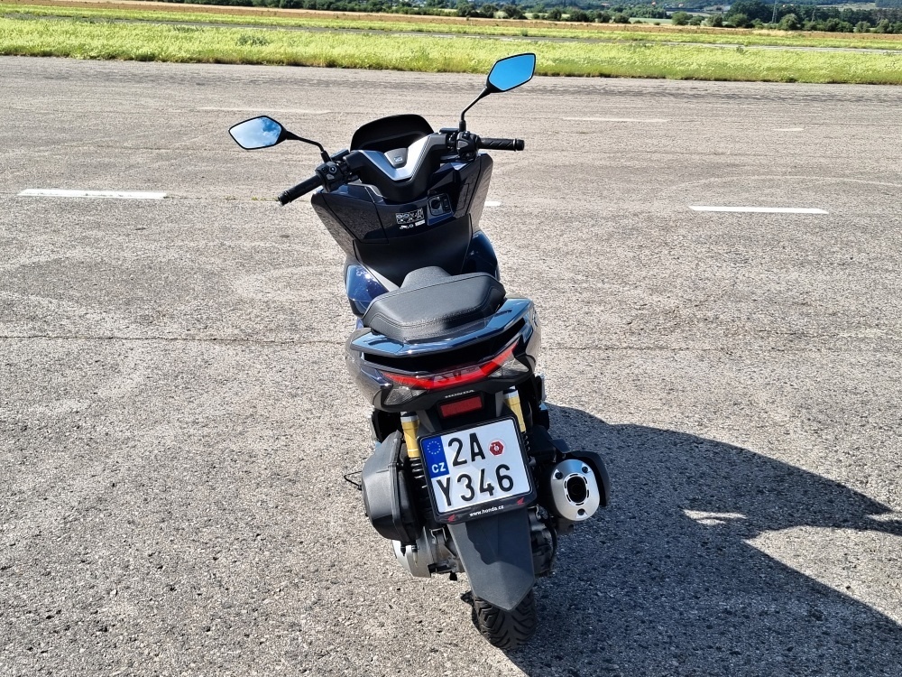 honda-pcx-2025-3