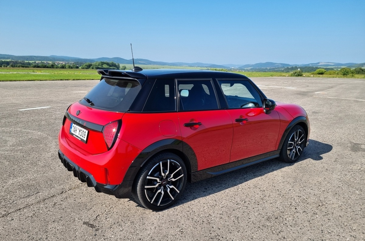 mini-cooper-s-2025-8