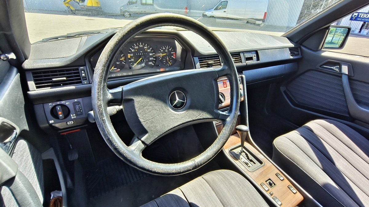 mercedes-benz-e-coupe-c124-16