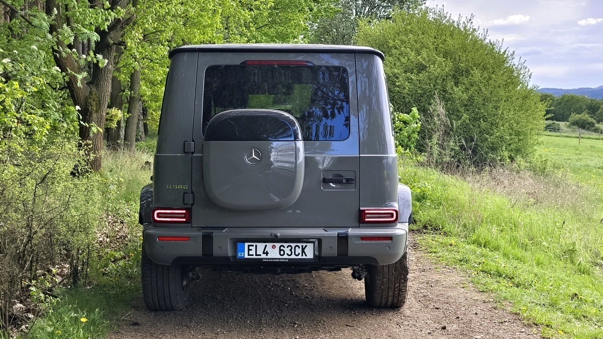mercedes-benz-g-eq-2025-15
