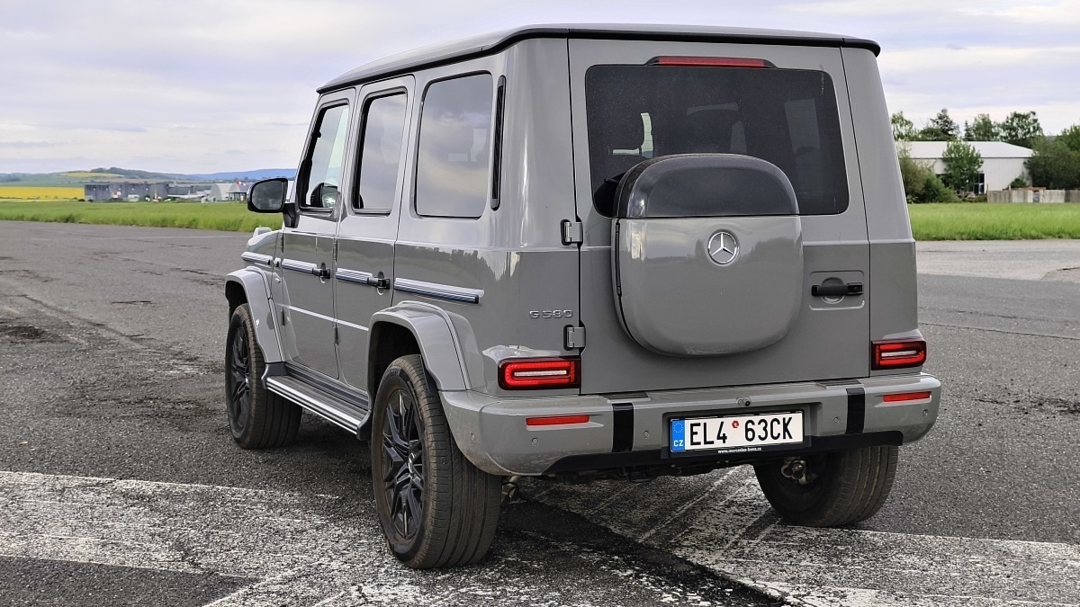 mercedes-benz-g-eq-2025-37
