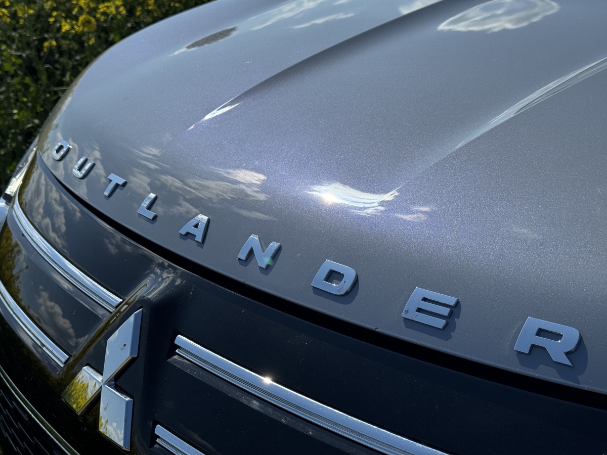 mitsubishi-outlander-phev-2025-14