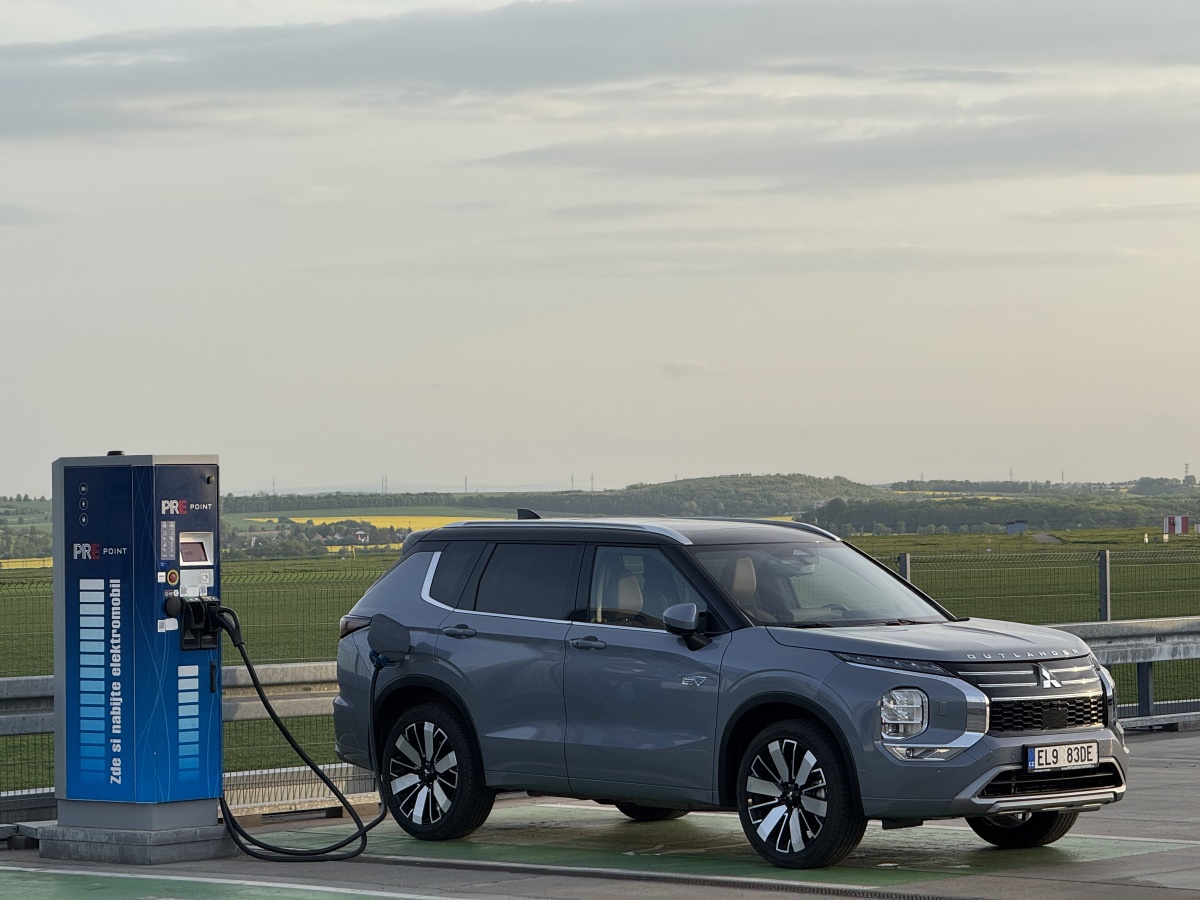 mitsubishi-outlander-phev-2025-33