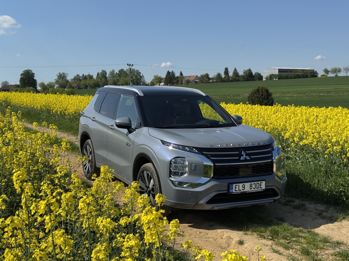 mitsubishi-outlander-phev-2025-9
