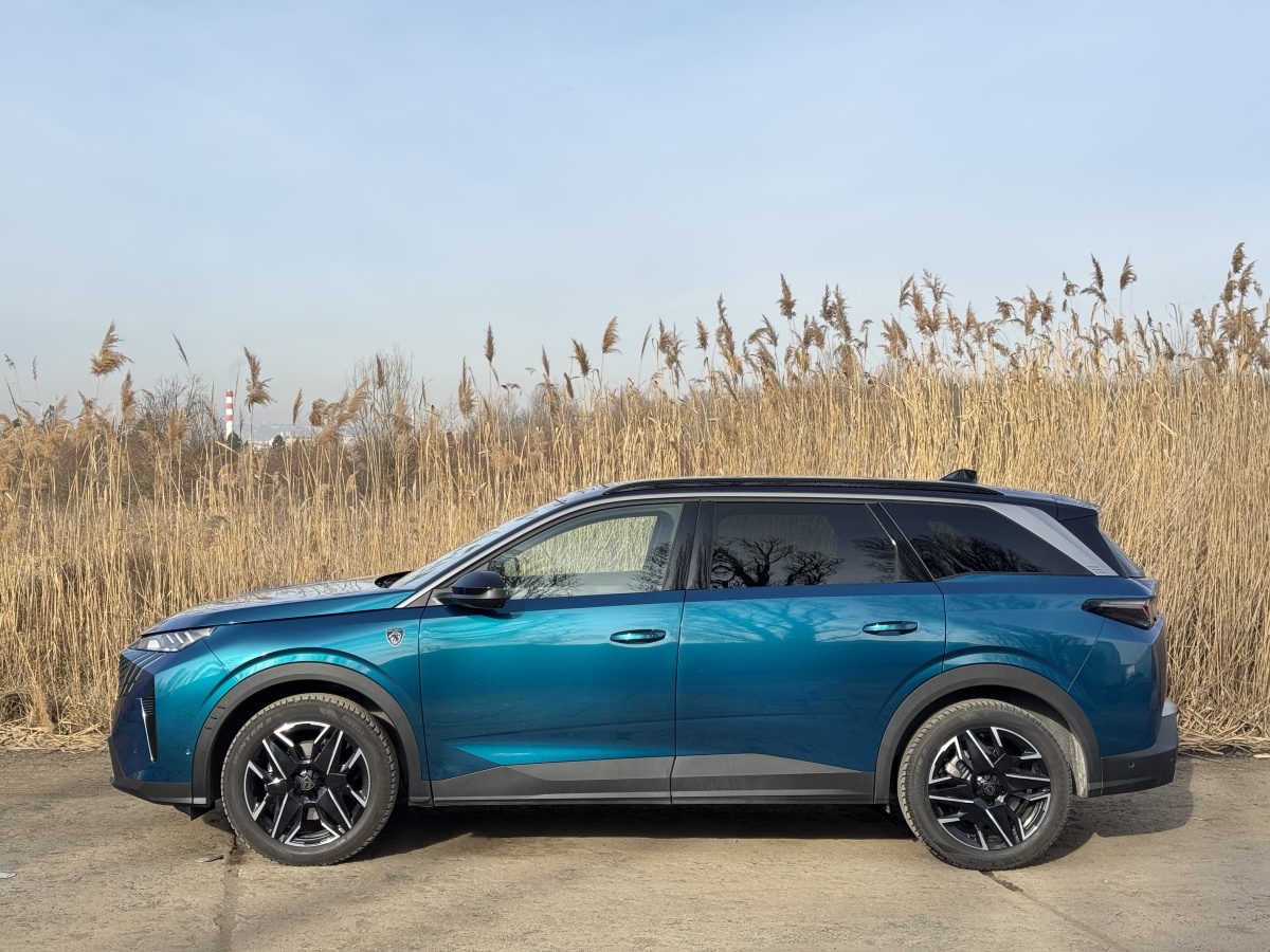 peugeot-5008-2025-10