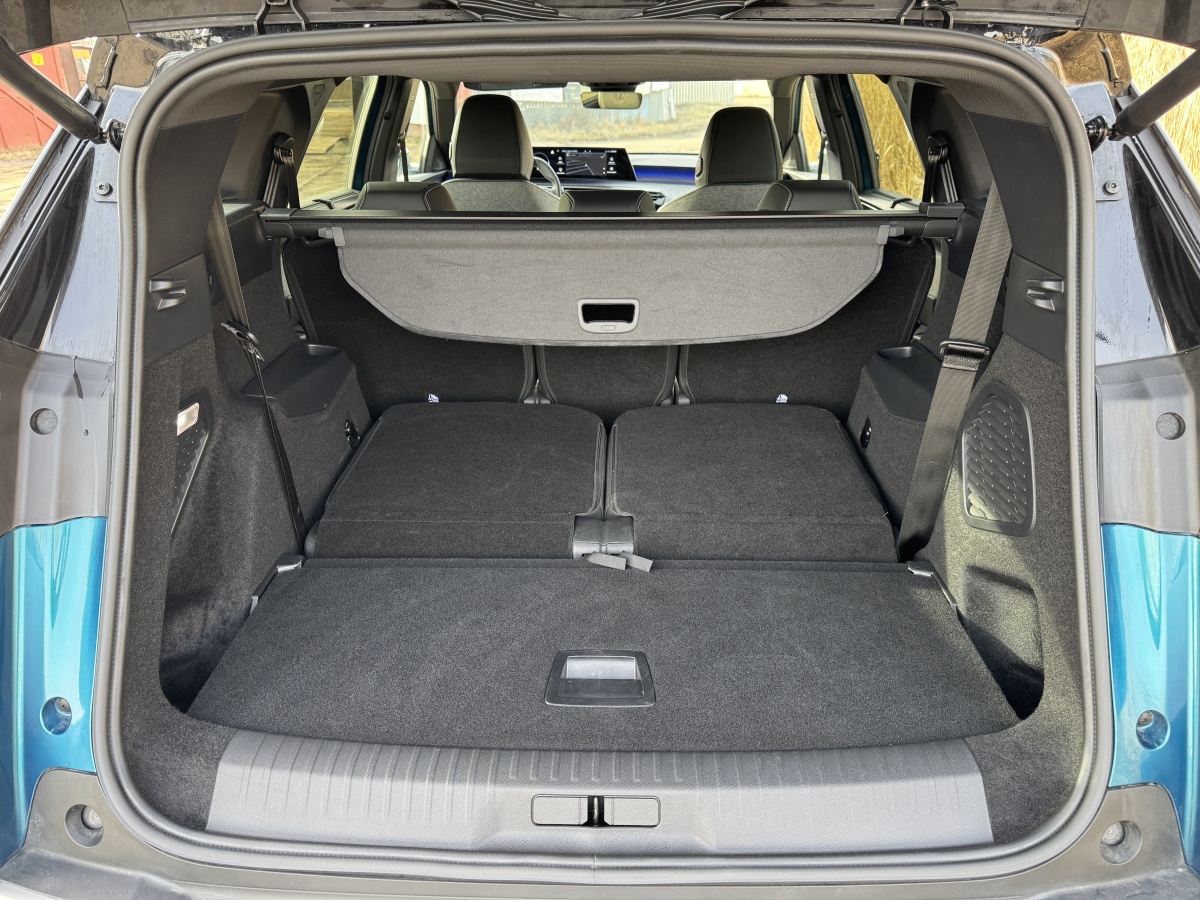 peugeot-5008-2025-12