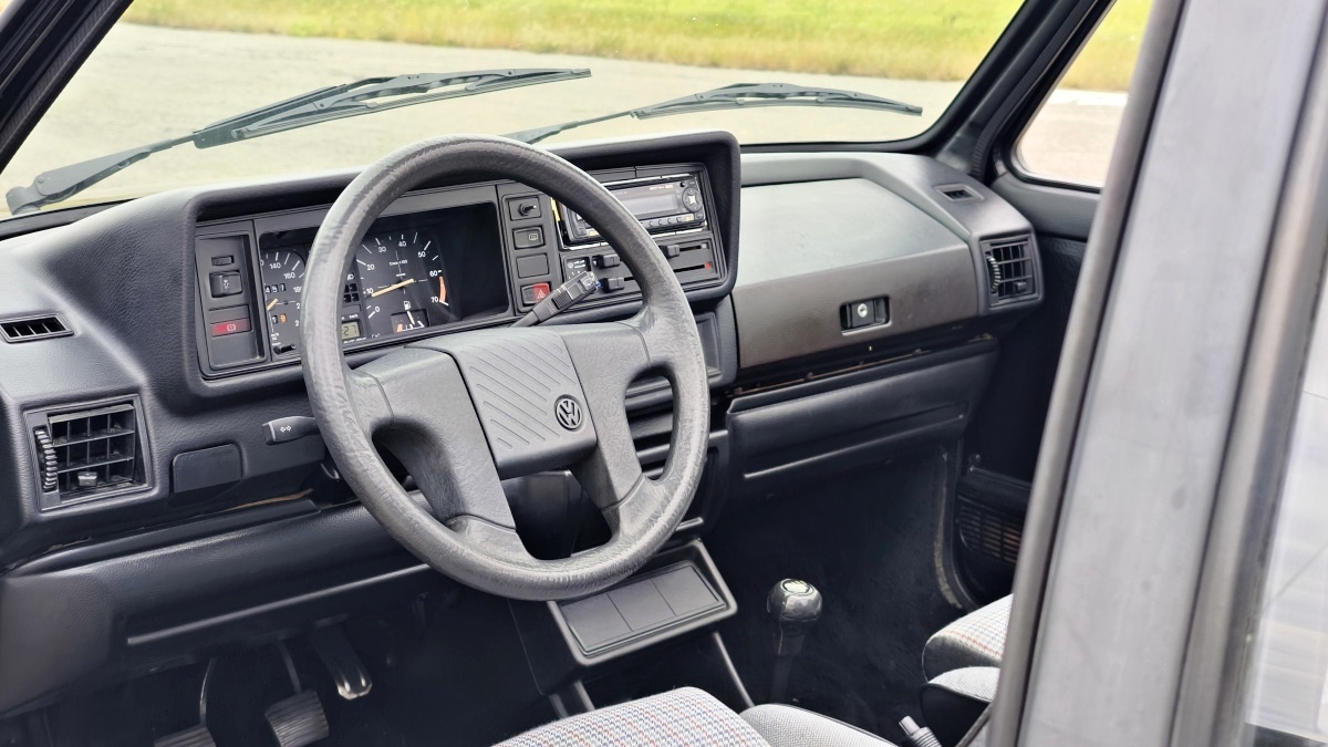 volkswagen-golf-mki-cabriolet-30