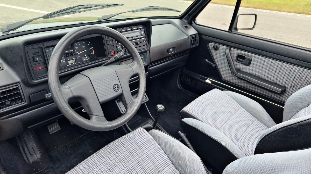 volkswagen-golf-mki-cabriolet-32