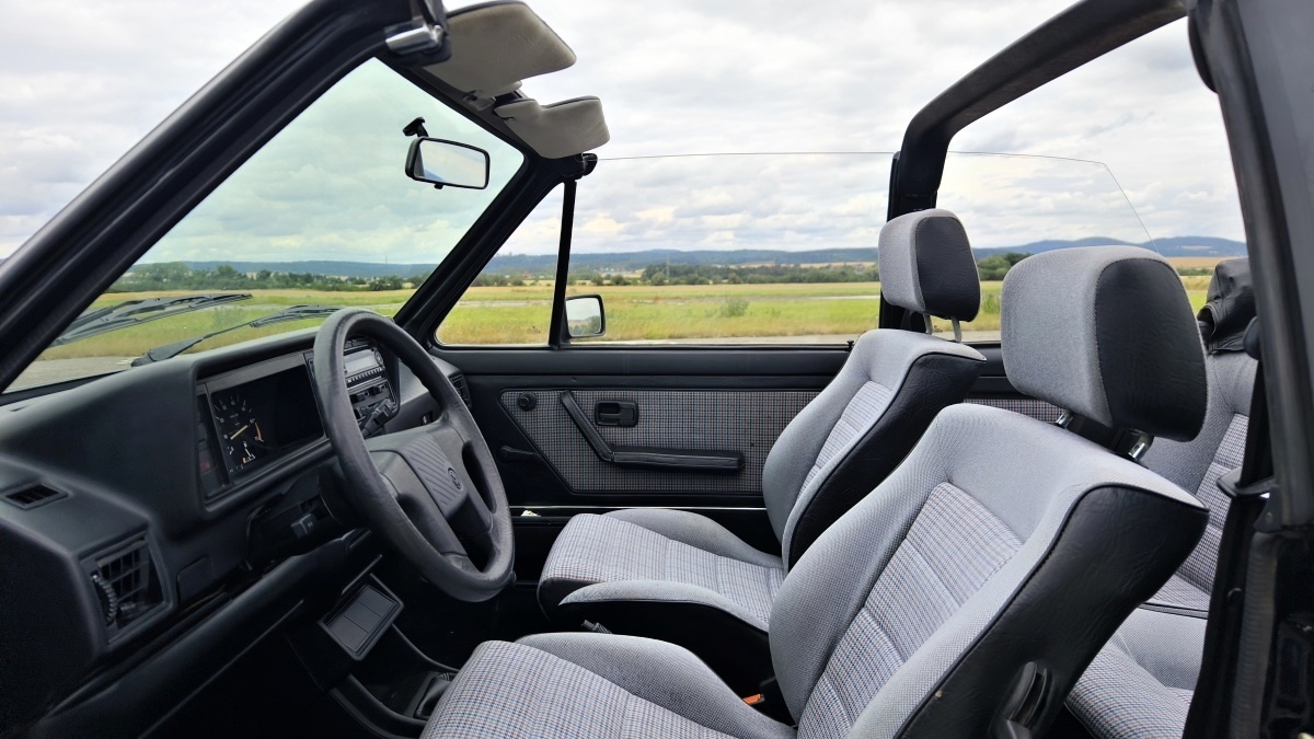 volkswagen-golf-mki-cabriolet-35