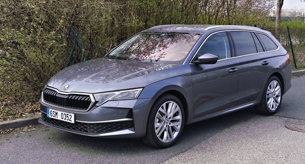 skoda-octavia-kombi-130-let-2025-2