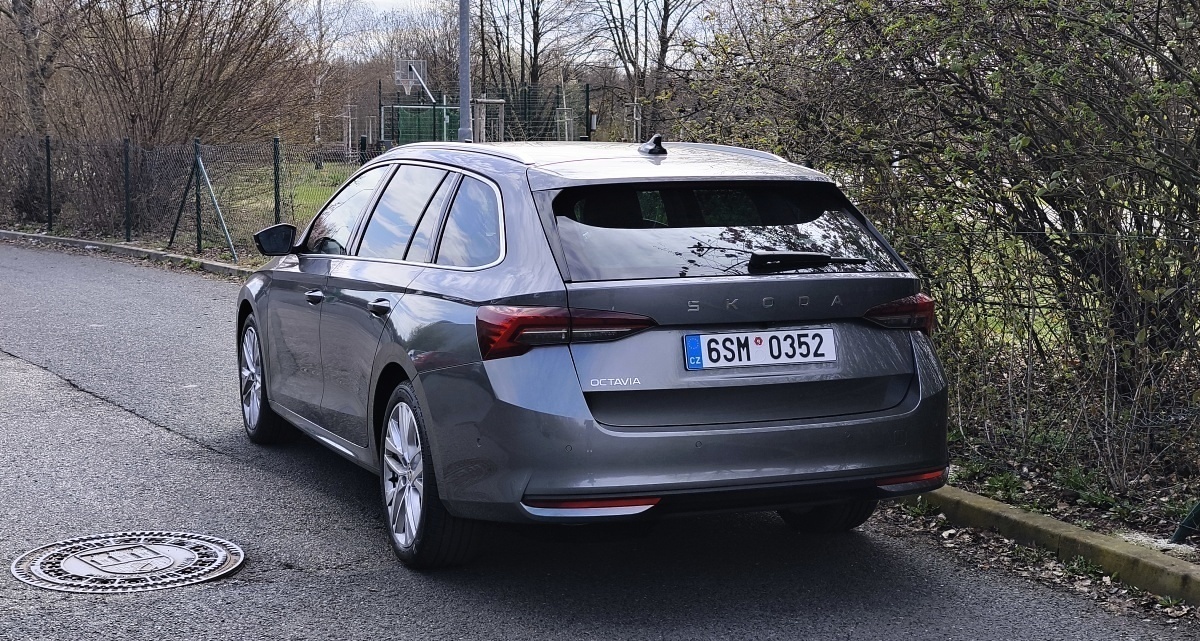 skoda-octavia-kombi-130-let-2025-9