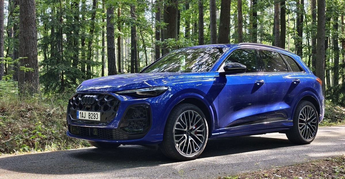 audi-sq5-2025-17