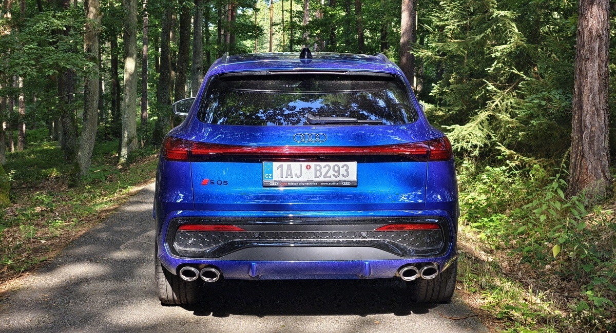 audi-sq5-2025-19