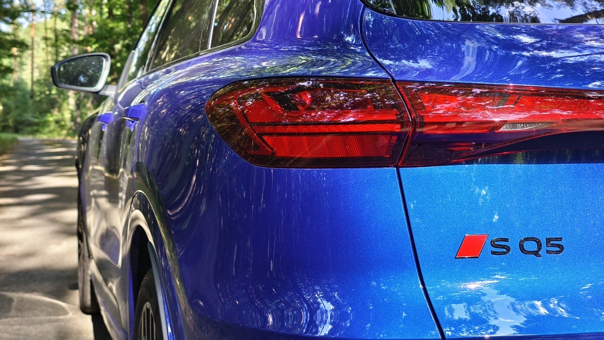 audi-sq5-2025-27