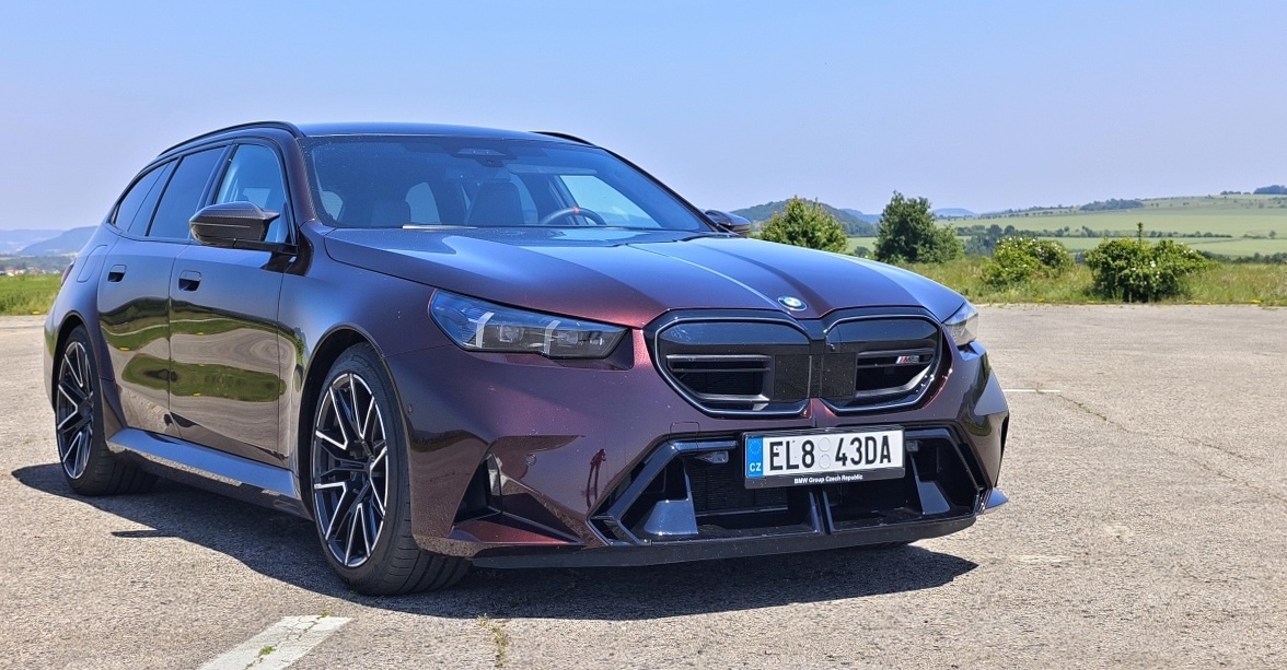 bmw-m5-touring-2025-14