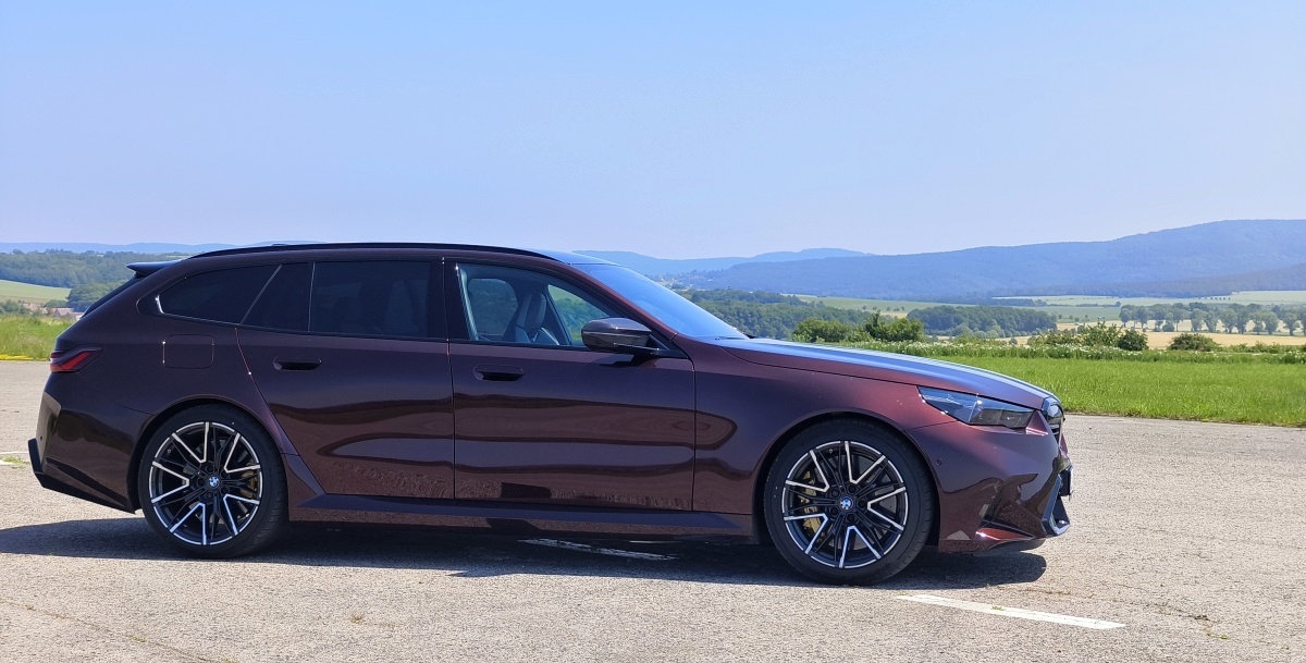 bmw-m5-touring-2025-15