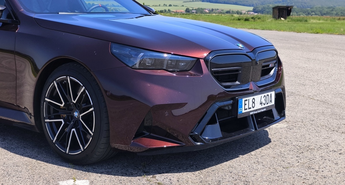 bmw-m5-touring-2025-16