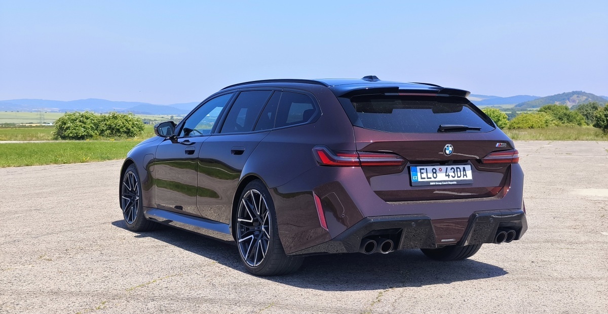 bmw-m5-touring-2025-21