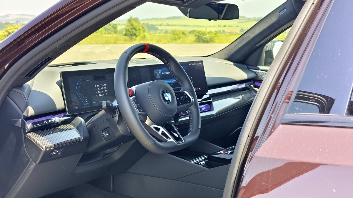 bmw-m5-touring-2025-32