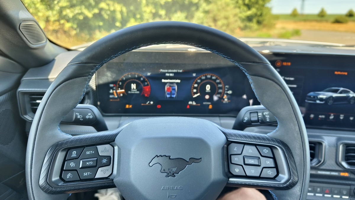 ford-mustang-dark-horse-2025-34