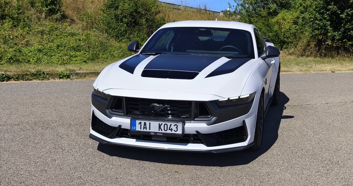 ford-mustang-dark-horse-2025-5
