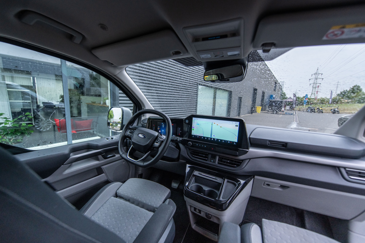ford-transit-nugget-2025-15