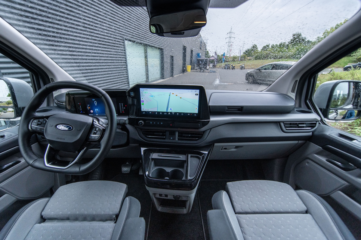 ford-transit-nugget-2025-16