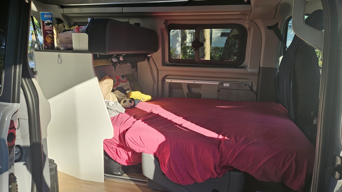 ford-transit-nugget-2025-7