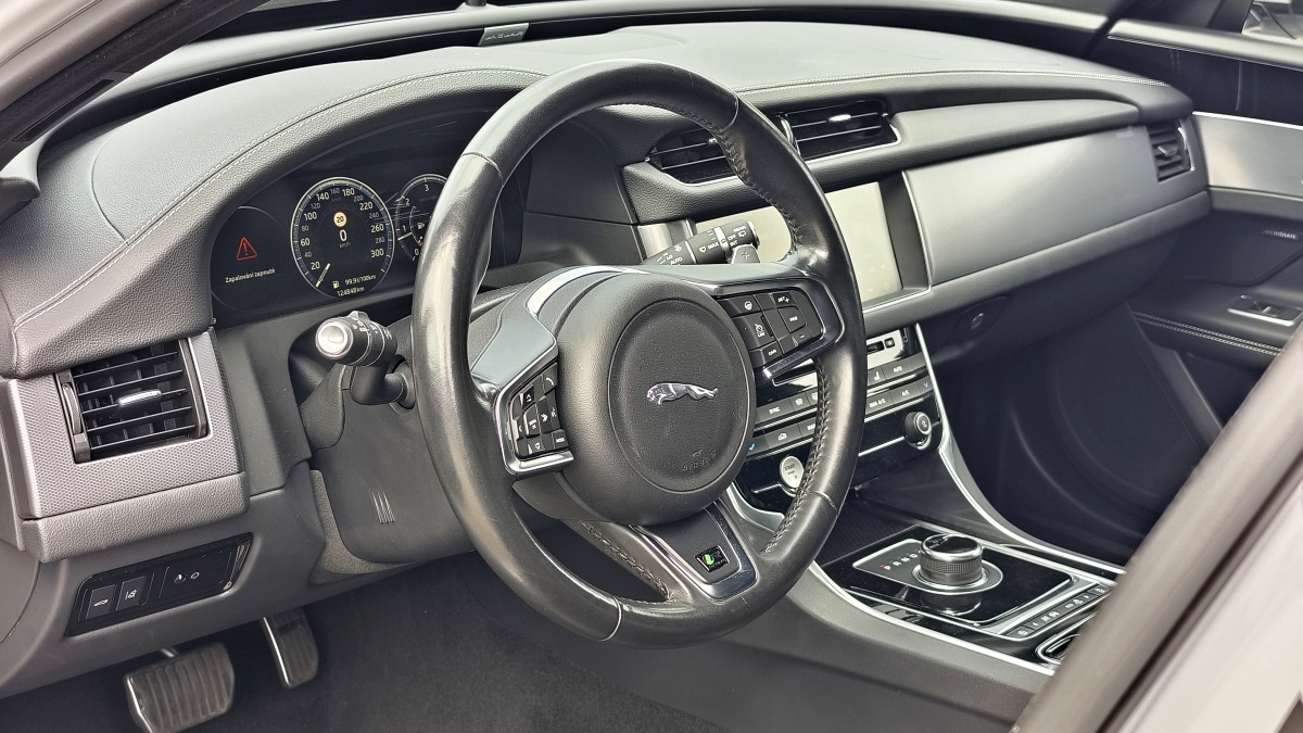 jaguar-xf-sportbrake-27