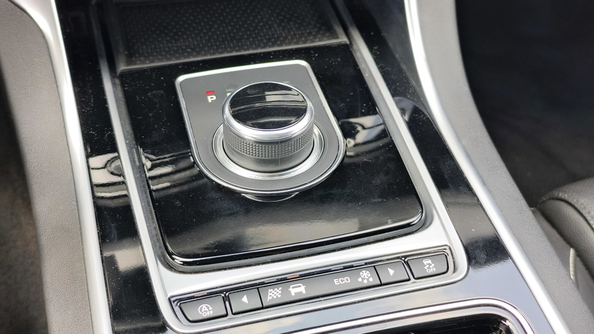 jaguar-xf-sportbrake-35