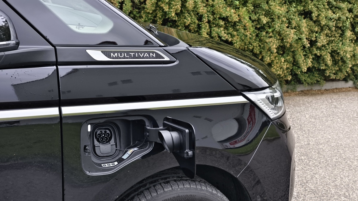 volkswagen-multivan-2025-10