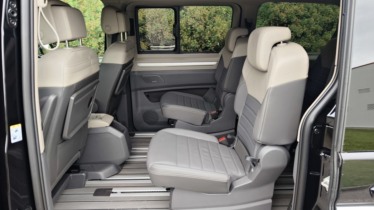 volkswagen-multivan-2025-25