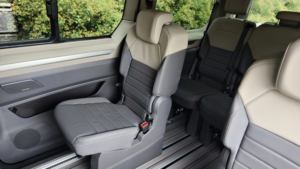 volkswagen-multivan-2025-26