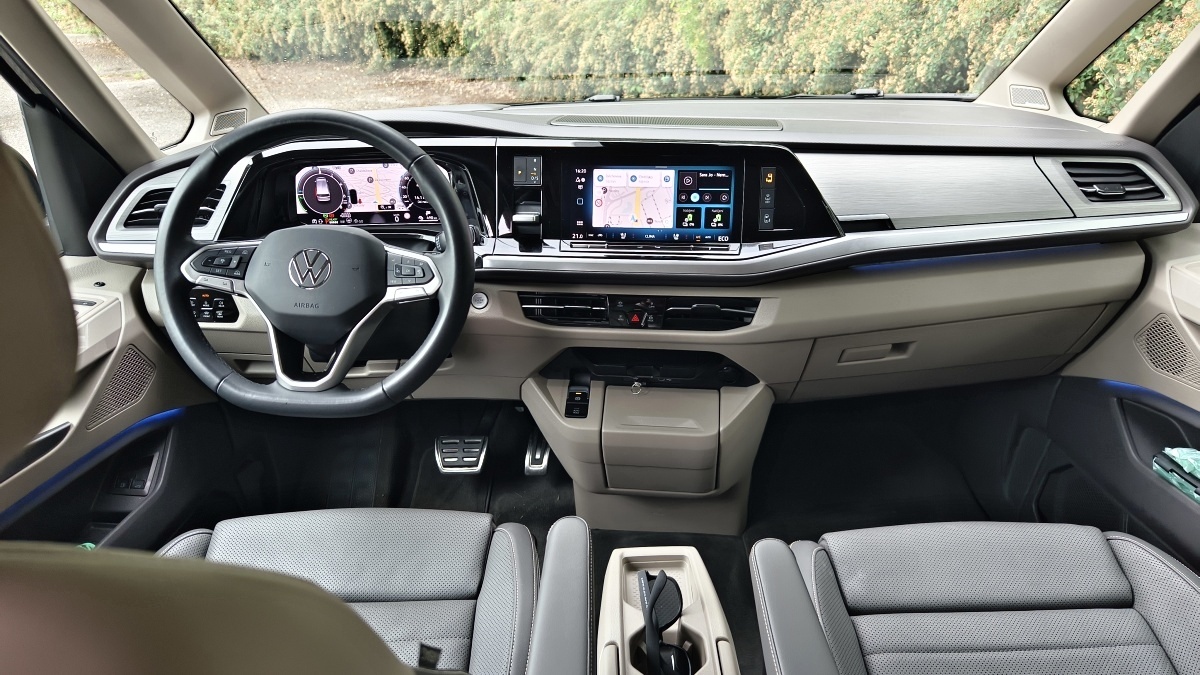 volkswagen-multivan-2025-32