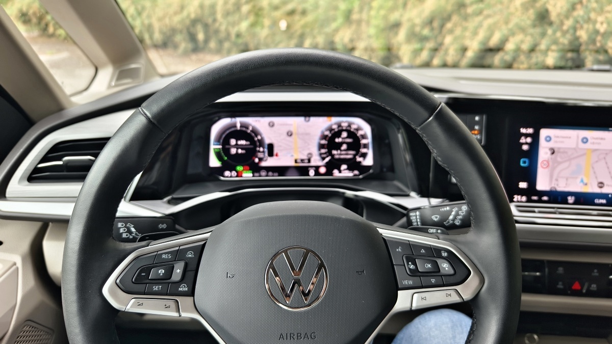volkswagen-multivan-2025-35