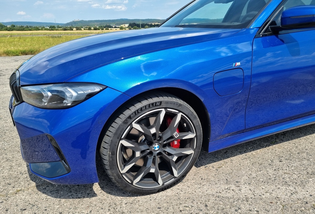 bmw-3-2025-12